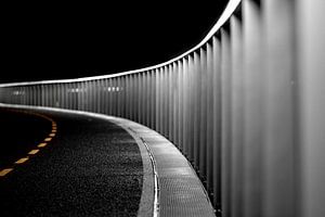 Endlose Straße in der Nacht von Jan Hermsen