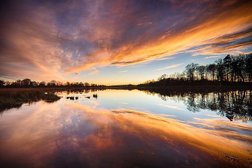 Zonsondergang reflectie in het heide vennetje!