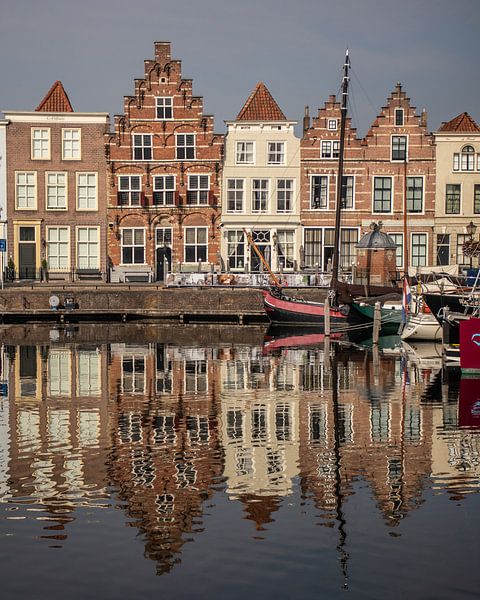 Harbour in Goes, old buildings with reflection by Patrick Fotografeert