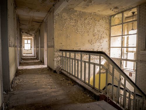 Verlaten Pilotenschool, België - Urbex / Verval / Oud / Graffiti / Trap / Trappenhal / Balustrade / 