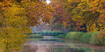 Apeldoorns Kanal mit Herbstfarben
