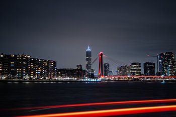 Ville dynamique : Rotterdam la nuit