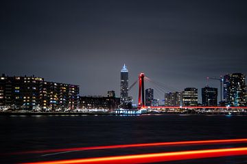 Dynamische Stadt: Rotterdam bei Nacht von Jeffrey van Hulst