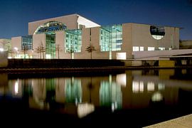 Paul-Löbe-Haus an der Berliner Spree von Silva Wischeropp