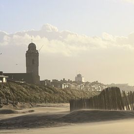 Beach with Old church (Andreaskerk) and lighthouse in Katwijk aan zee by O uwehand