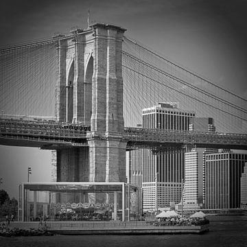 Manhattan | Brooklyn Bridge z/w van Melanie Viola