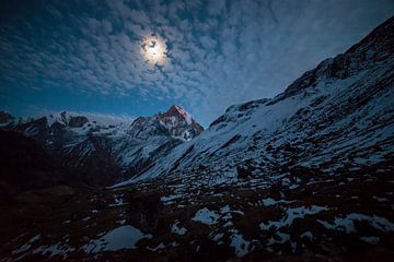 Starkes Mondlicht im Annapurna Basecamp Nepal