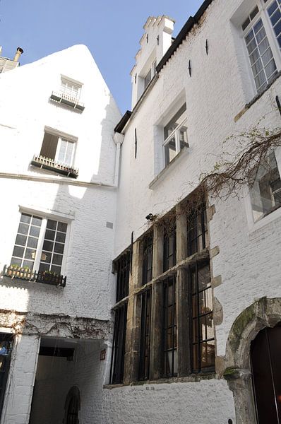 Buildings 2 van Lyn Van Veldhoven