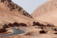 Flaming mountains nabij Turpan, China