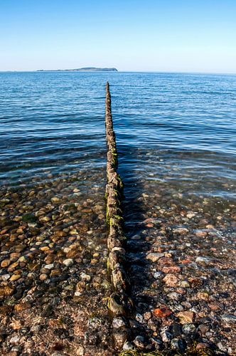 Uitzicht richting Hiddensee, kribben bij de boeg naar Dranske