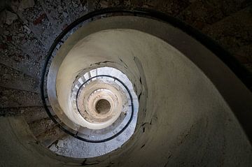 Abandoned Staircase. by Roman Robroek