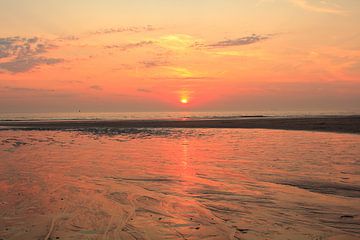 Zomerse zonsondergang op het Maasvlaktestrand van Capture the Moment 010