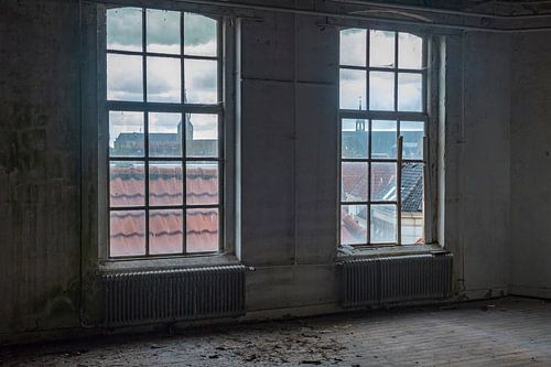 Van Heutsz kazerne schoolgebouw met zicht op de Hanzestad Kampen