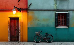 Fahrrad in farbenfroher Stadt