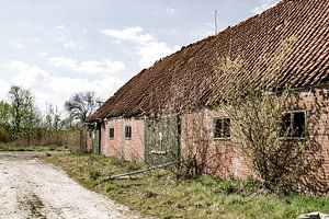 Verlassener und baufälliger Bauernhof