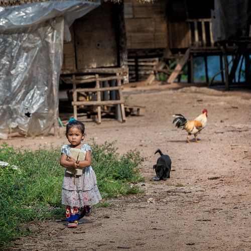Enfants dans une maison longue 7