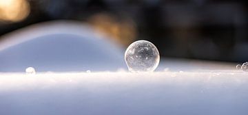 Een bevroren zeepbel van MirjamCornelissen - Fotografie