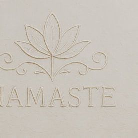 Namaste (zand) van Treechild