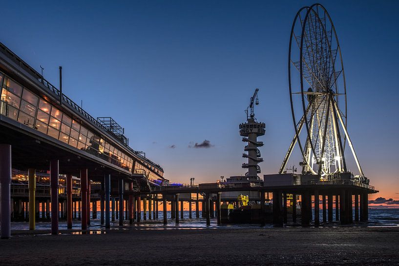 Scheveningen Nederland by Dick van der Wilt