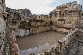 Roman ruins at Bet She An in Israel, bath by Joost Adriaanse