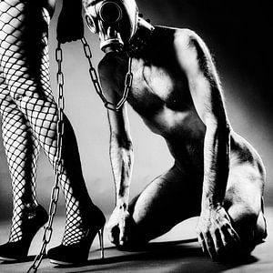 A la ceinture - Homme nu à la ceinture de la maîtresse #F0547