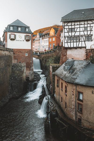 Saarburg town centre during sunset by Erik Lei