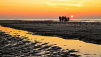 Genieten van zonsondergang op het strand van Texel / Sunset on Texel beach van Justin Sinner Pictures ( Fotograaf op Texel) thumbnail