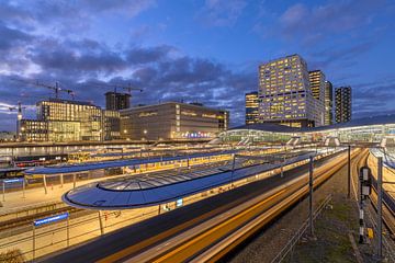 Utrecht Centraal Station by night van Russcher Tekst & Beeld