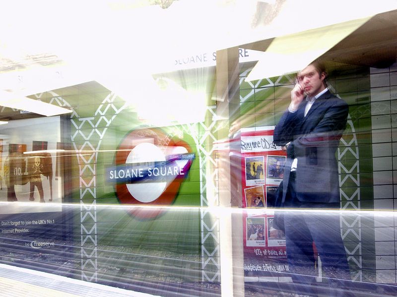 Sloane Square - London Tube Station van Ruth Klapproth