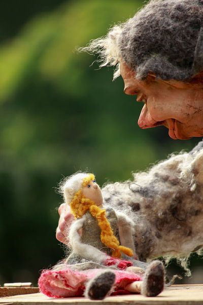 Little girl and son of giant by Anneke Hooijer