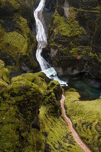 Fjaðrárgljúfur kloof in IJsland