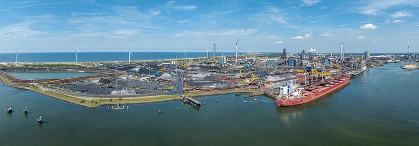 Hoogovens staalfabriek in Velsen aan de Noordzee van Sjoerd van der Wal Fotografie