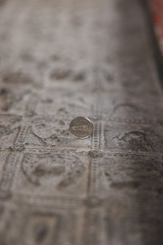 De Traditie van Staande Munten: Geloof en Fortuin in Bangkok's Tempels