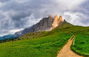 Follow the light - Torri del Sella - Dolomieten - Italië van Teun Ruijters