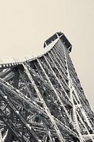 Eiffel tower in black and white