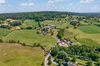 Luchtpanorama  van het Zuid-Limburgse landschap in de buurt van Cameri van John Kreukniet thumbnail