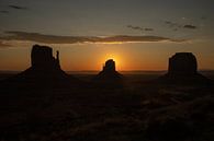 Monument Valley, Navajo Tribal Park. Arizona, USA. von Gert Hilbink Miniaturansicht