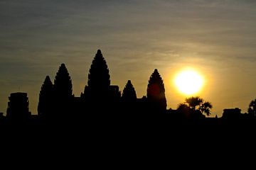 Zonsopgang over Angkor Wat van Levent Weber