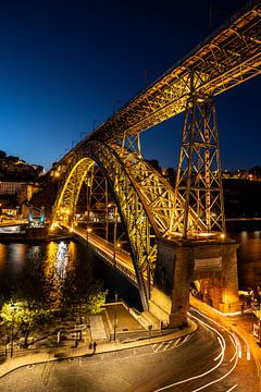 Brug Luis 1 over de rivier de Douro, Porto, Portugal van Winne Köhn