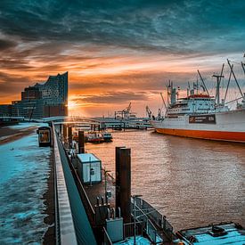 Hamburg - Cap San Diego & Elbphilharmonie von Das-Hamburg-Foto