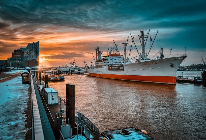 Hamburg - Cap San Diego & Elbphilharmonie by Das-Hamburg-Foto