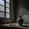 Vintage-Vase am Fenster von Ans Bastiaanssen