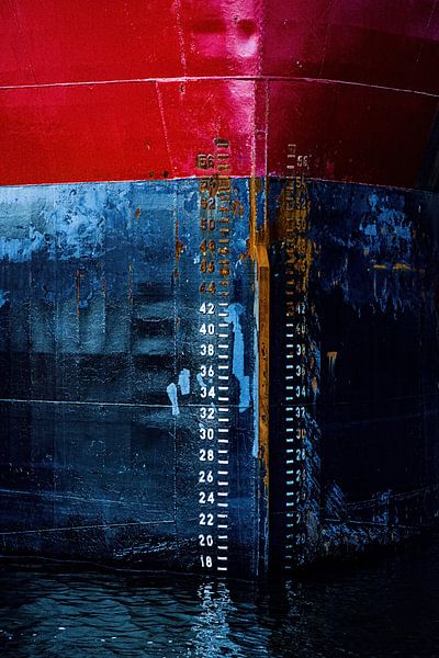 Beugen Sie die Geschichte des Schiffes im Hafen. von scheepskijkerhavenfotografie