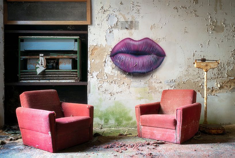 Chaises abandonnées et lèvres. par Roman Robroek - Photos de bâtiments abandonnés
