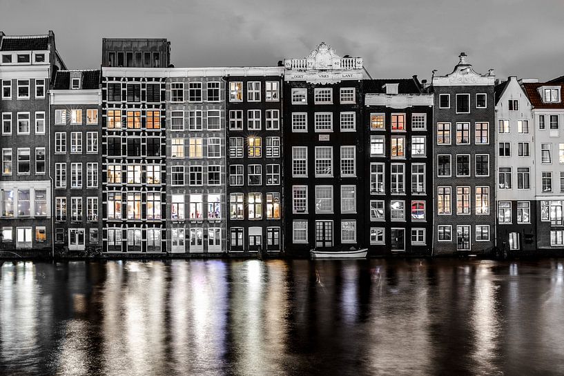 Damrak Amsterdam @ night von Ronald Huiberse