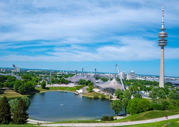 Gezicht op het Olympisch Park van München met TV-toren van Animaflora PicsStock