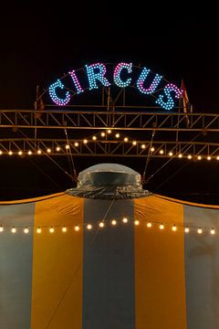 Circus in de nacht van Ronald Pol