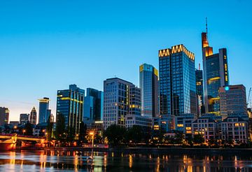 Skyline en zonsondergang in Frankfurt am Main van Mustafa Kurnaz