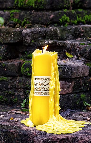 Brennende Kerze in Thailand von hugo veldmeijer