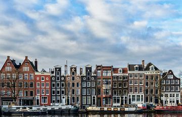 Façades le long de la rivière Amstel à Amsterdam.